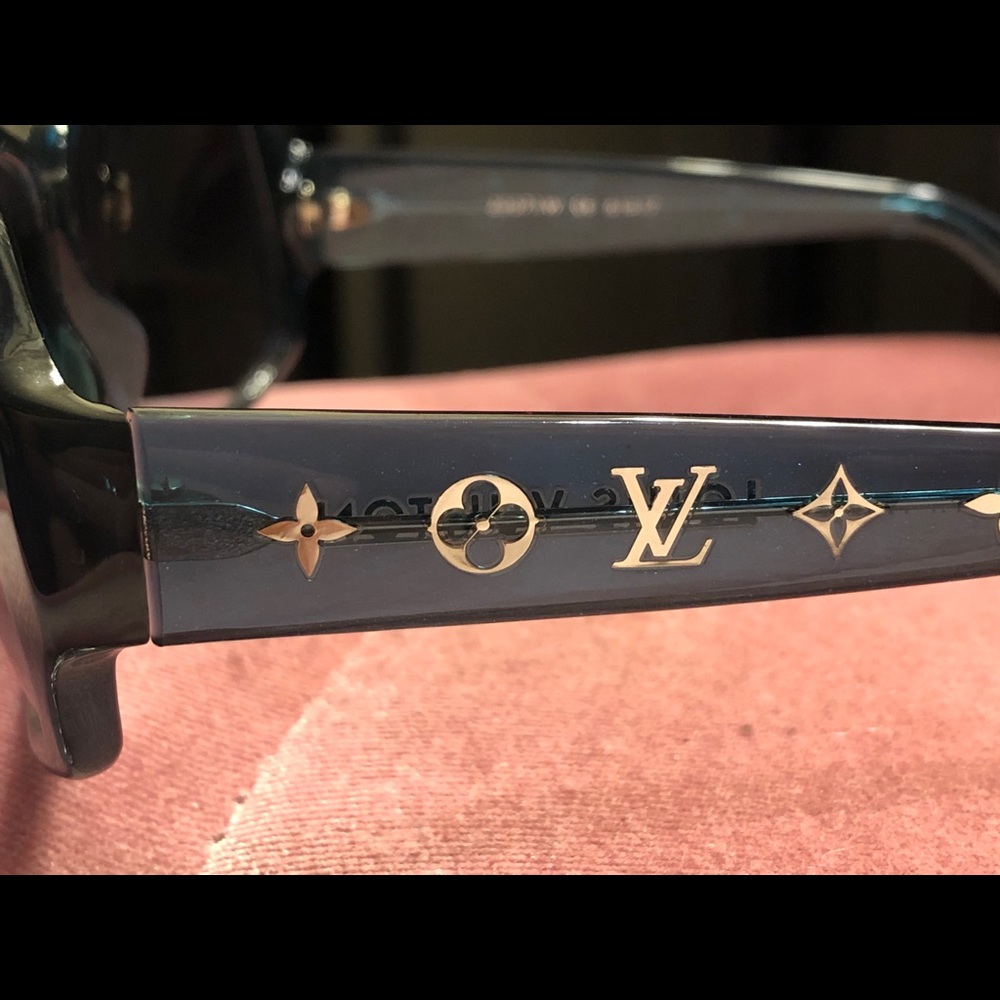 Authentic Louis Vuitton Obsession Carre Teal π - Picture 5 of 7